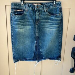 L.e.i Vintage Y2K Denim Skirt. Released Hem. Dark Wash. Distressed. Sz 13